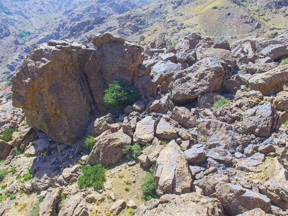 نمایی از سنگ آلبرت در منطقه بند یخچال
