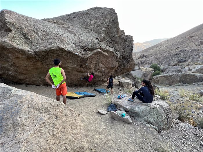 bouldering in Keshar