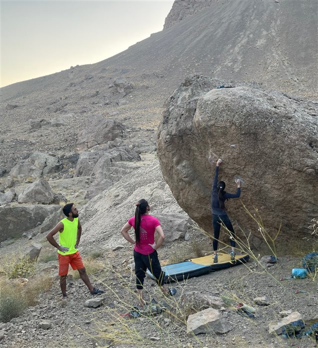 bouldering in Keshar